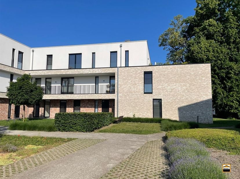 Luxe gelijkvloers appartement (130 m²) met terras in Domein Bloesempark Borgloon<br />
<br />
In het exclusieve en afgesloten Domein Bloesempark bev