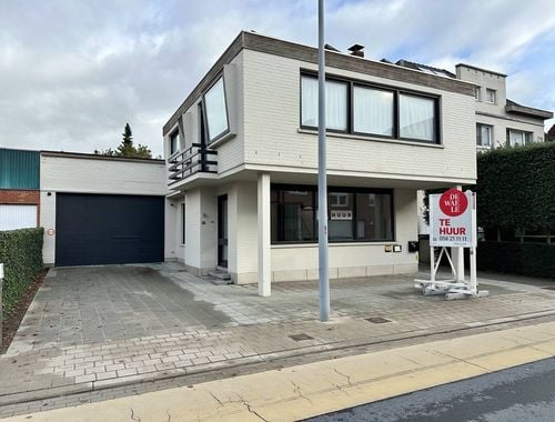                                         Bureaux à louer à Deerlijk, € 850

