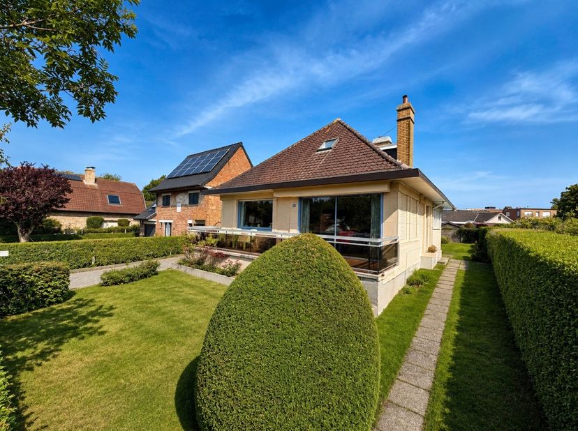 Huis te koop in Paul Delvauxlaan 6,
                    8670 Sint-Idesbald