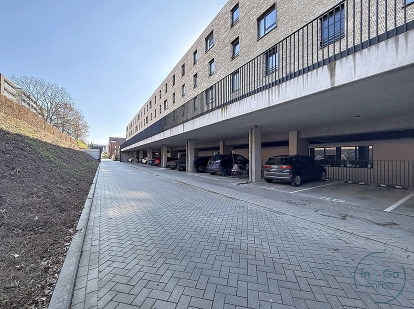 Overdekte autostaanplaats nr 86 te huur in Heverlee Leeuwerikenstraat 31.<br />
De parkeerplaats is gesitueerd achter een automatisch hek.<br />
Conta