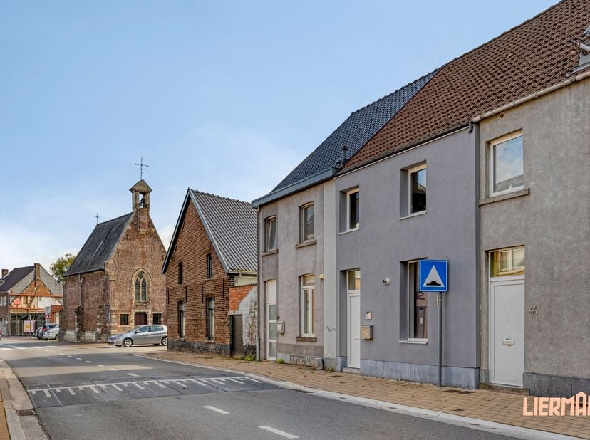 Op een toplocatie in Herdersem, met alle voorzieningen vlakbij en op slechts een steenworp van het centrum van Aalst, de E40 en het station, stellen w