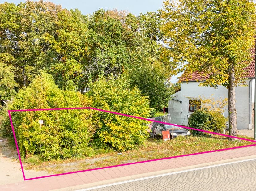 Ben jij op zoek naar een bouwgrond voor een open bebouwing? <br />
Dan kan dit mooi stuk van 7a28ca met zuidwestelijke oriëntatie wel eens het jouwe w