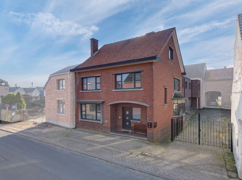 Ruime instapklare woning met garage in het landelijke Val-Meer (Riemst)<br />
<br />
Bent u op zoek naar een ruime en verzorgde woning op een rustige