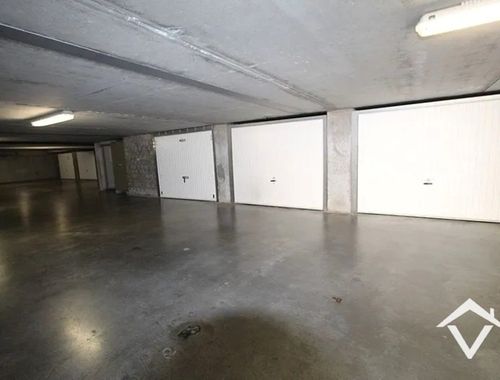                                         Garage à louer à Koekelare, € 85
