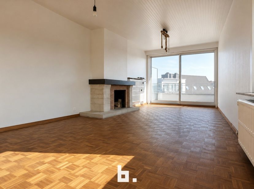 Dit ruim appartement bevindt zich op de 4e van de residentie "Ambiorix". Zeer centraal gelegen bij winkels, scholen, expresweg, station, ...De indelin
