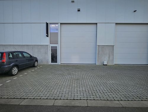                                         Bâtiment d’entreprise à louer à Ophoven, € 1.000
