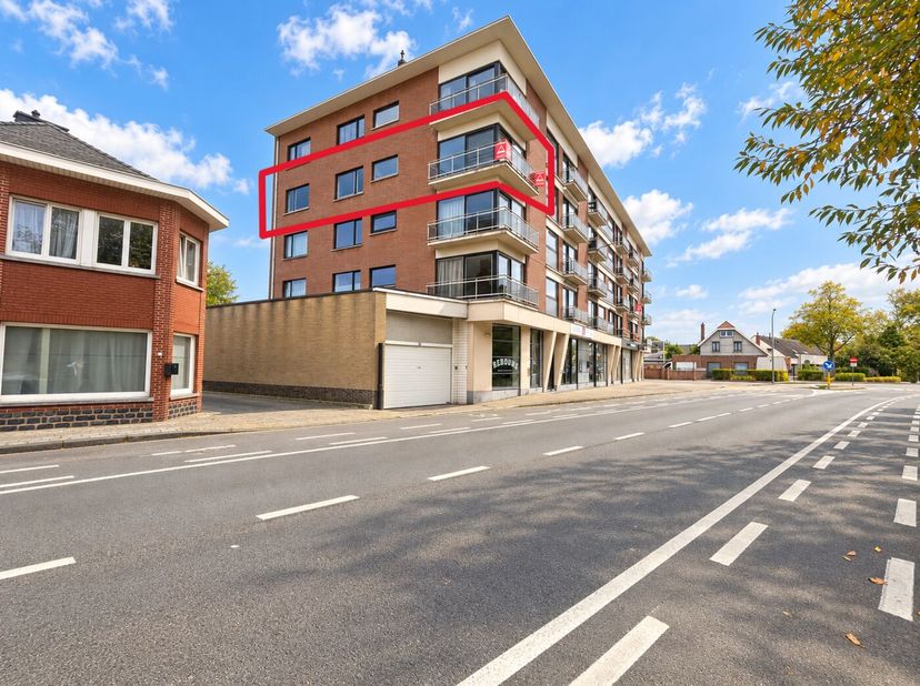 Appartement te koop in Veurnestraat 75,
                    8900 Ieper