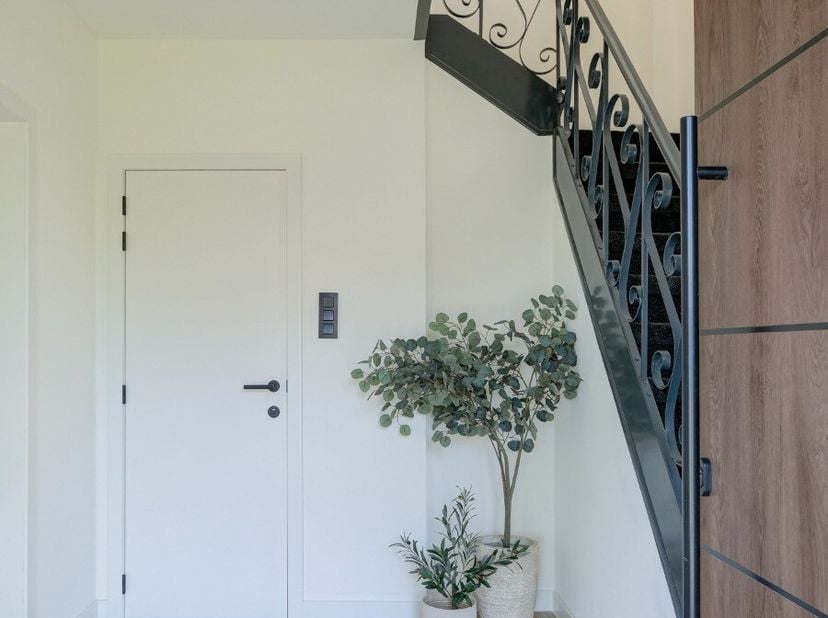 Gezellige, landelijk gelegen woning met 3 slaapkamers op een prachtige groene locatie. De woning ligt in een rustige residentiële wijk en toch dicht b