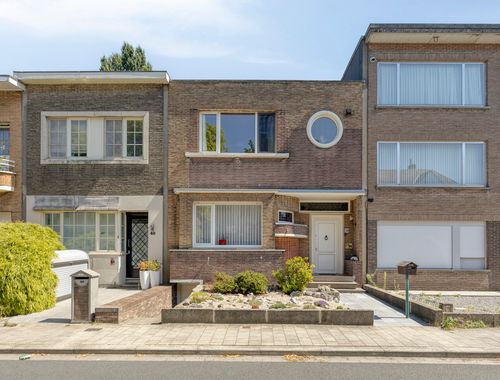                                         Maison deux facades à vendre à Deurne, € 395.000
