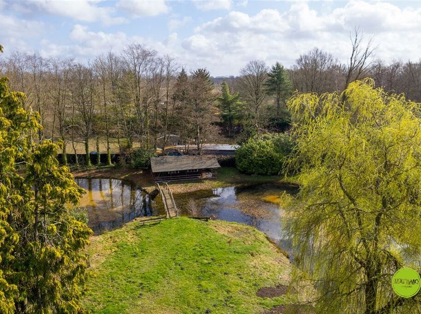 Uniek stukje natuur met twee visvijvers op maar liefst 6.638 m²- pure rust en privacy<br />
Op zoek naar een uitzonderlijk perceel waar natuur, rust e