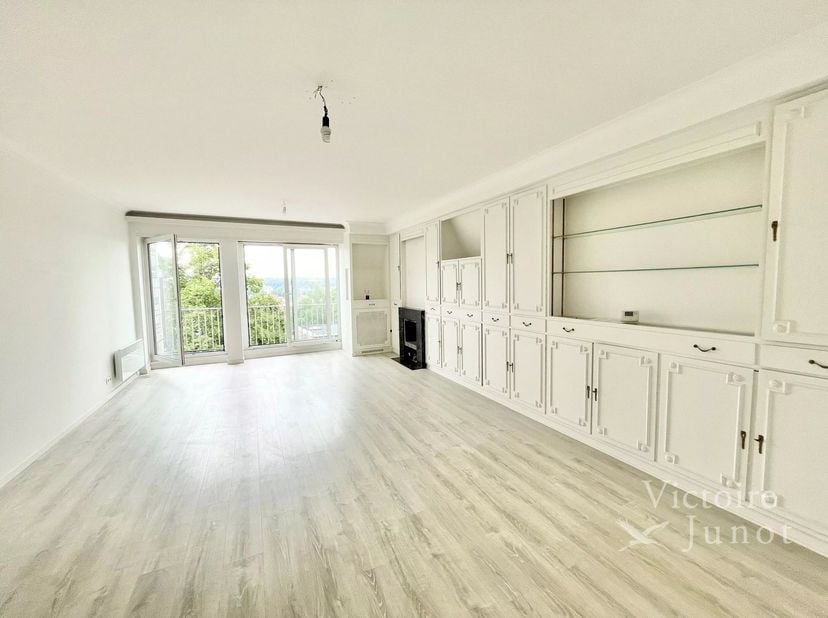 Bien présenté par Alexandra Dewitte Tel : 0473/84.61.61 ou alexandra.dewitte@victoire.be<br />
En exclusivité  Victoire Junot vous propose sur Uccle,