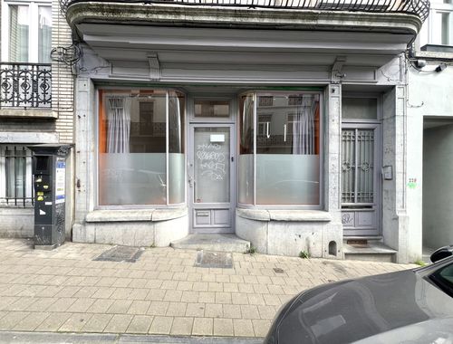                                         Handelszaak te huur in Elsene, € 1.500
