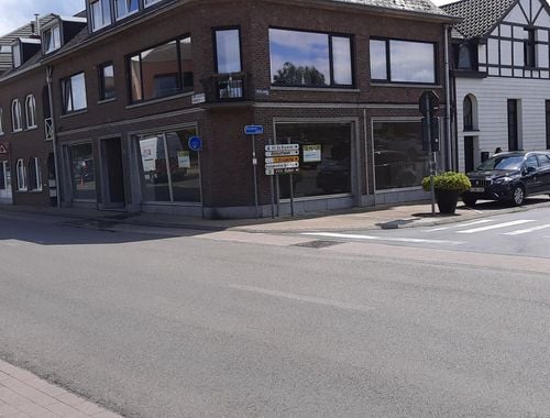                                         Rez-de-chaussée commercial à louer à Balen, € 1.100
