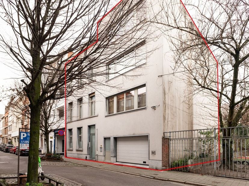 Opbrengsteigendom met veel potentieel te koop!<br />
Ligging: <br />
We vinden dit gebouw met enorm veel potentieel op een zeer gunstige locatie te An