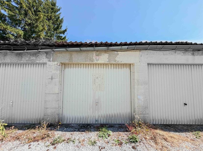 Garage te koop in Rue des Goutteaux,
                    6032 Mont-sur-Marchienne