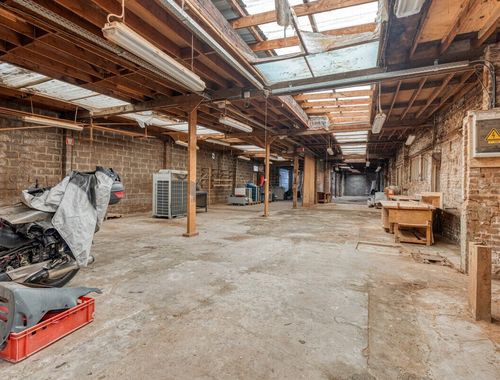                                         Atelier te koop in Wevelgem, € 235.000
