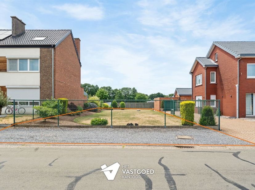 Perceel van 5a17ca voor HOB gelegen in de Onderwijsstraat te Beverlo. <br />
<br />
Belangrijkste troeven: <br />
- Centrale doch rustige ligging<b