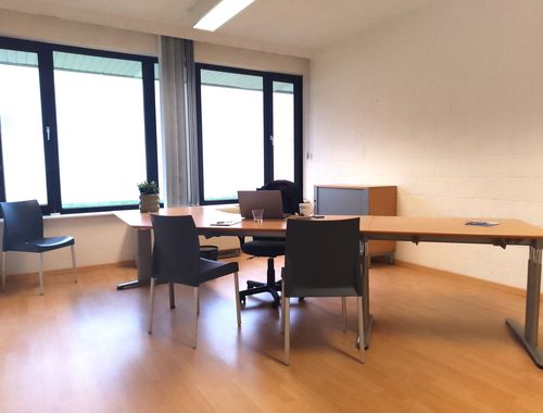                                         Kantoorruimte te huur in Beveren, € 450
