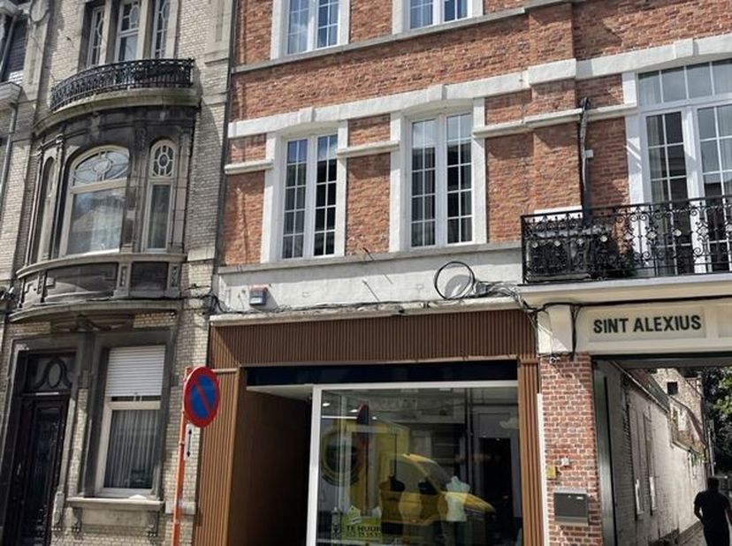 Winkelpand te huur in het centrum van Dendermonde, <br />
Ideaal gelegen aan het begin van  de Oude Vest. Dit pand is door zijn rechthoekige makkelijk