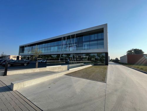                                         Bureaux à louer à Zele, € 7.074
