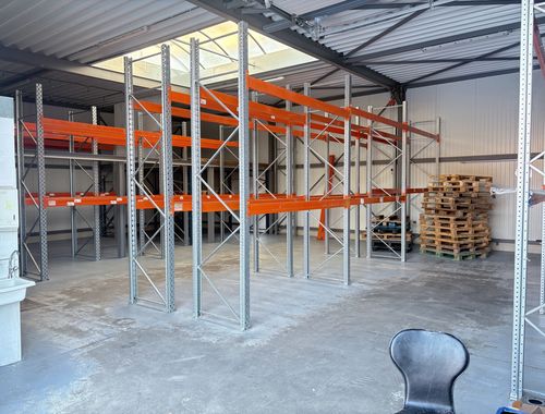                                         Bedrijfsgebouw te huur in Zwijndrecht, € 1.600
