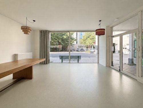                                         Rez-de-chaussée commercial à louer à Berchem, € 1.850
