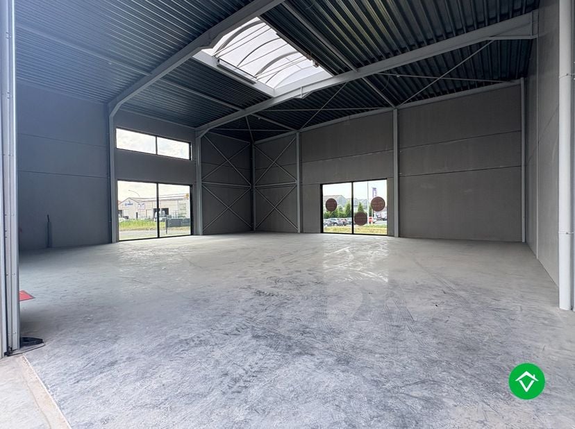 - Nieuwe KMO-units te Ichtegem -<br />
<br />
In de Industriestraat te Ichtegem transformeert Global Estate Group de voormalige Dupon Biscuits-site –