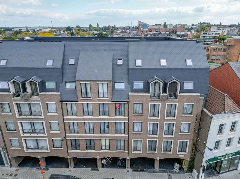 Dit charmante appartement in het hart van Sint-Truiden heeft een oppervlakte van 79 m². Het appartement beschikt over één ruime slaapkamer met badkame