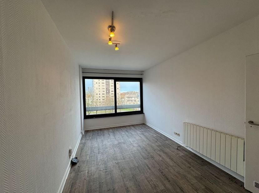 Studio's te koop in Chaussée de Forest 42, 1060 Saint-Gilles!<br />
Er zijn 2 studio's beschikbaar, ze zijn allebei verhuurd zijn. De studio's zijn o