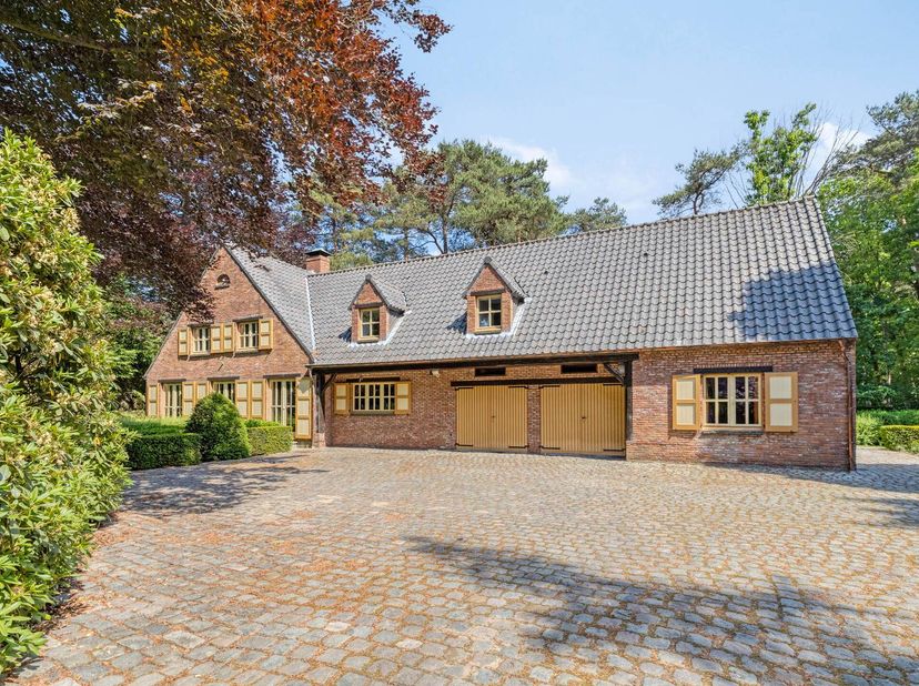 Huis te koop in Catharinadreef 56,
                    2970 Schilde