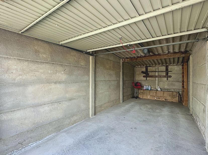 Garage te koop in ,
                    7130 Binche
