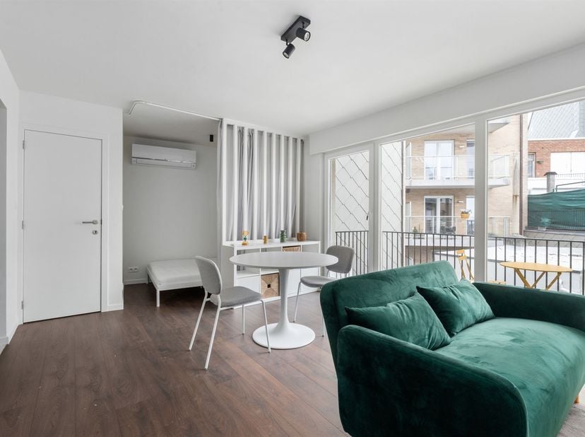 Studio derde verdieping met balkon<br />
Instapklare studio op toplocatie aan zee<br />
Deze volledig gerenoveerde studio bevindt zich op de derde v