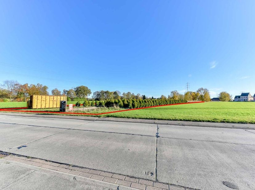 PERCEEL LANDBOUWGROND<br />
<br />
Een zeer mooi perceel landbouwgrond van 20a20ca, hetgeen niet verpacht is en onmiddellijk beschikbaar is bij de bet