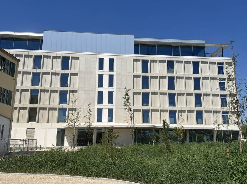 RE|CORE is een bruisende bedrijvencampus bestaande uit bedrijfsgebouwen, kantoren voor grote en kleine ondernemingen, aangevuld met ondersteunende ver