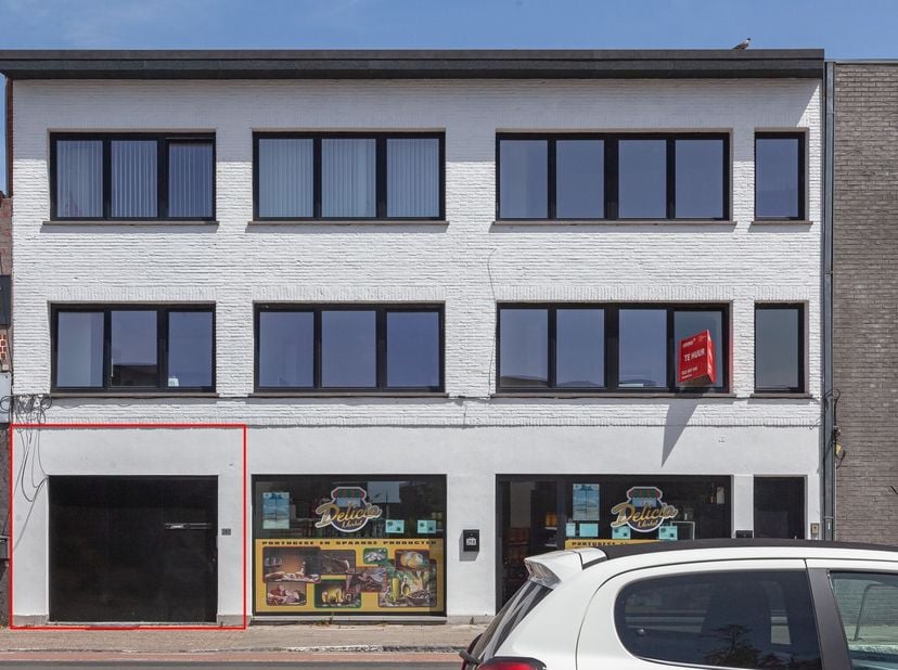 Afgesloten opslagruimte van ca. 50 m² te huur op de Liersesteenweg 260 in Mechelen<br />
De unit maakt deel uit van een verzorgd complex met 15 opsla