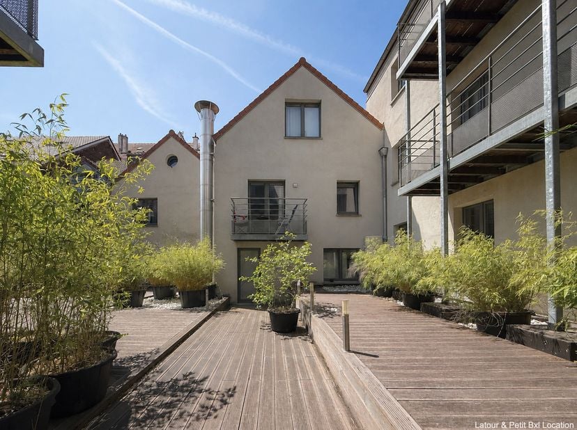ELSENE – Op wandelafstand van het Flageyplein, de Europese Instellingen, openbaar vervoer en tal van winkels, aangenaam APPARTEMENT (3SLK/1BADK) van c