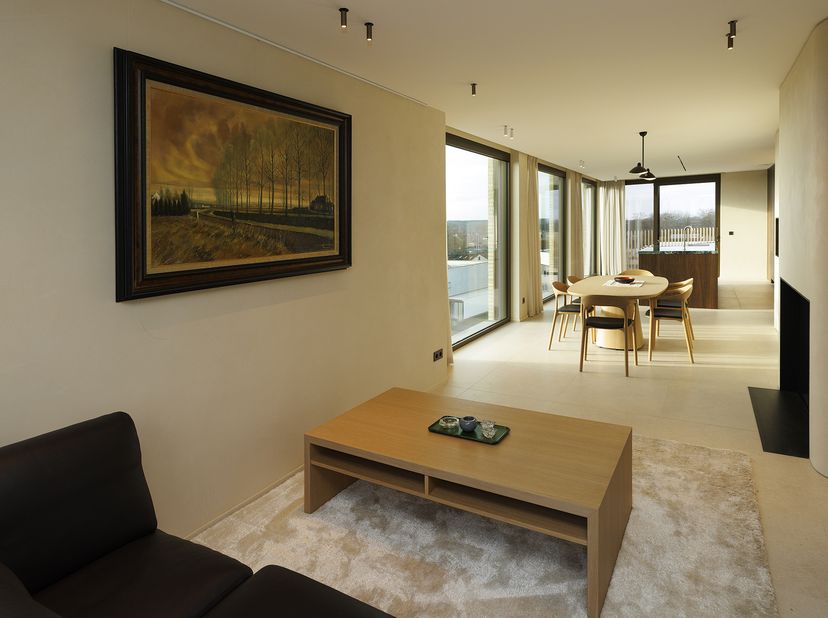 Dit exclusieve penthouse (oplevering 2024) is gelegen op de vijfde verdieping van de stijlvolle residentie La BoTTega en biedt een uitzonderlijke woon