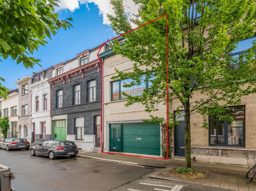 Huis te koop in Vlagstraat 44-46,
                    2060 Antwerpen