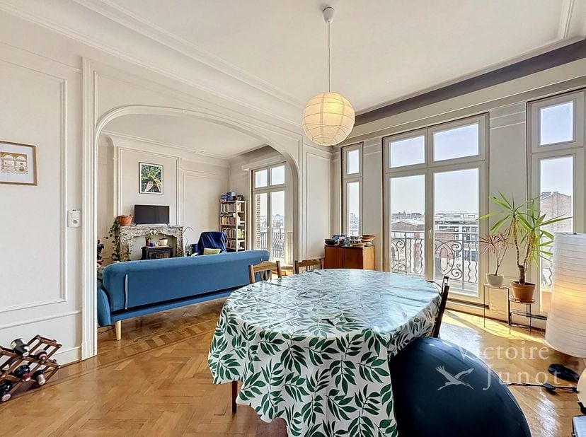 Gepresenteerd door Mike Doolaeghe - Tel.: +32 471 65 85 85 - E-mail: mike.doolaeghe@victoire.be<br />
Victoire Junot biedt u dit mooie appartement met