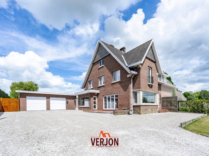 KIJKDAG 27/06/2026 van 13:30 tot 14:30 uur!<br />
<br />
Op zoek naar ruimte, comfort en een prachtige tuin? Dan zal deze verrassend ruime woning nabi