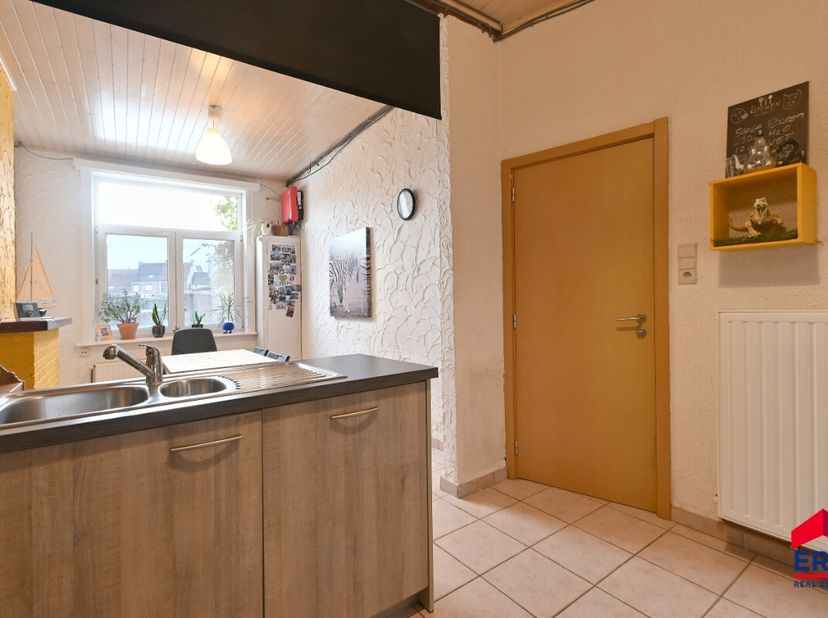 Knusse starterswoning of interessante investering in het centrum van Eeklo Bent u op zoek naar een betaalbare woning op een toplocatie of een interess