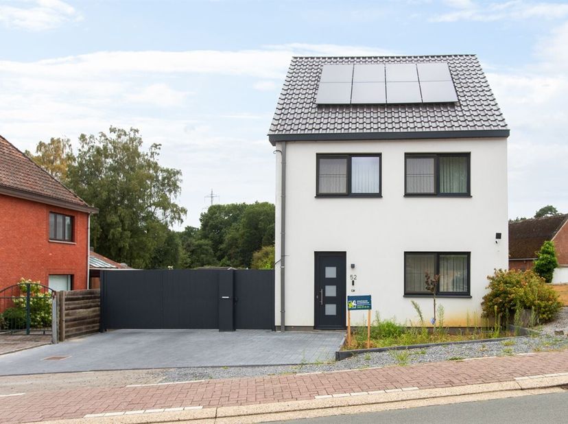 Maison familiale moderne idéalement située à Houthalen<br />
Vous recherchez une maison spacieuse, prête à emménager, alliant calme, confort et espace