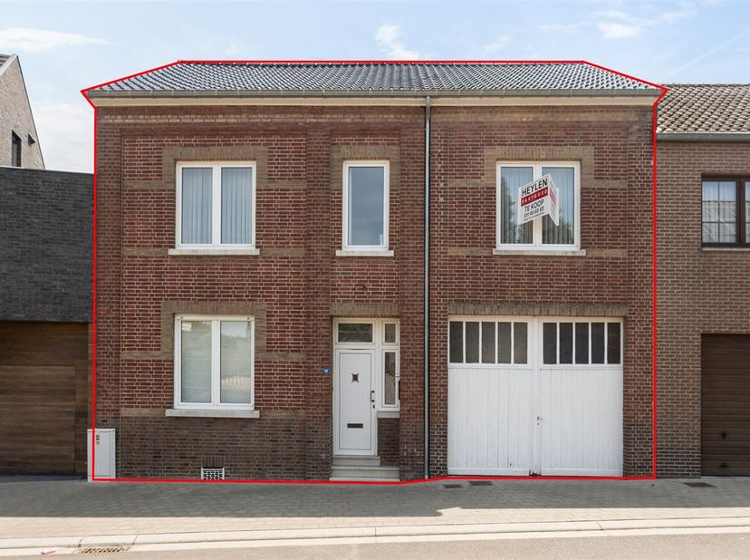 Karakter, ruimte en authenticiteit komen in deze charmante gezinswoning in Vlijtingen perfect samen. Bij het betreden van de woning springen de pracht