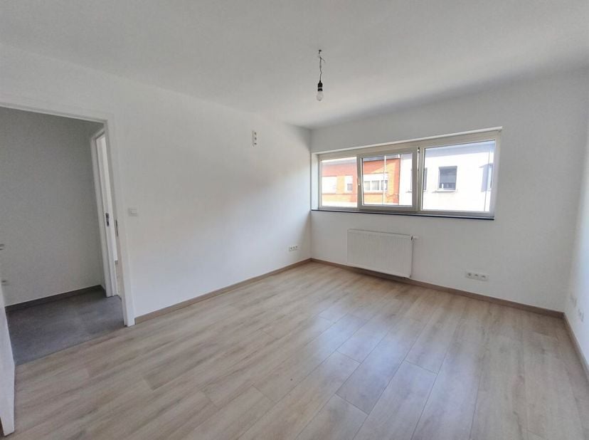 Appartement neuf au premier étage avec 2 chambres et une terrasse spacieuse<br />
Situation<br />
Cet appartement est situé dans le même immeuble d'ap