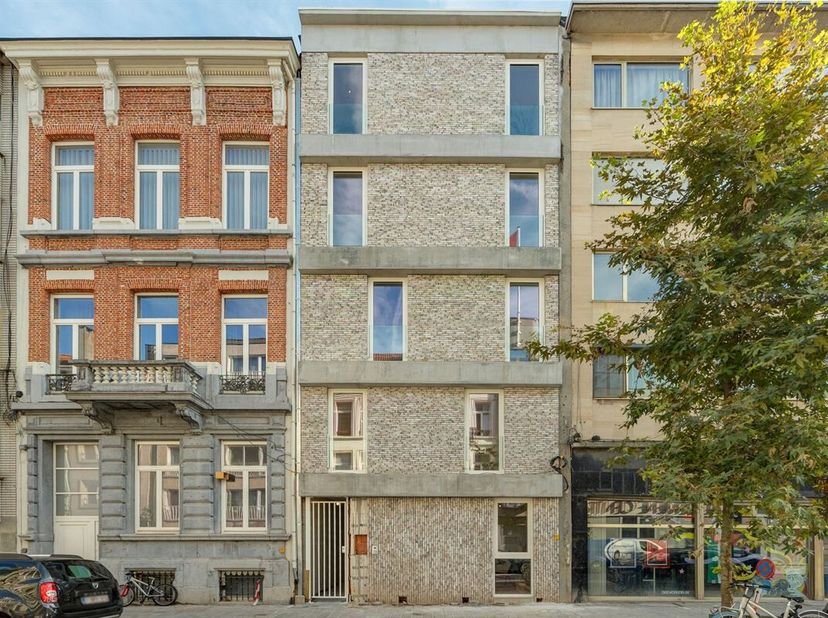 Vraag hieronder je bezoek aan:<br />
https://boltimmo.mijnhuurprofiel.be/property/0b7c37a7-ed0a-454d-903f-f182ac6f2958<br />
Dit prachtig appartement