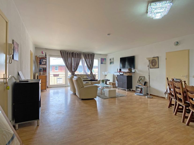 Pour plus d'informations ou une visite, contactez Anne De Block d'OC Vastgoed : 0471 38 00 36 ou anne@ocvastgoed.be<br />
<br />
Cet appartement spaci