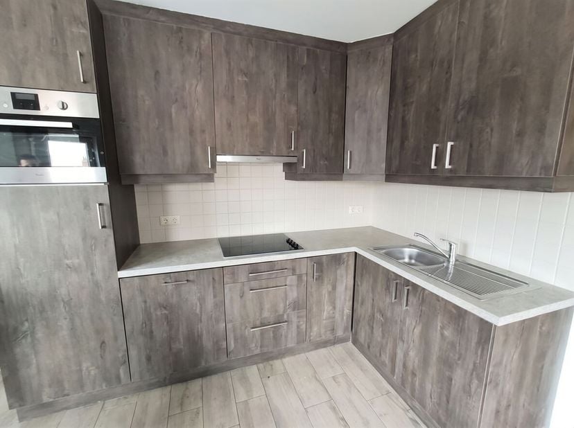 Gezellig appartement dichtbij Berchem Station te huur!<br />
Ligging: Dit appartement is gelegen op de derde en hoogste verdieping van het gebouw, op