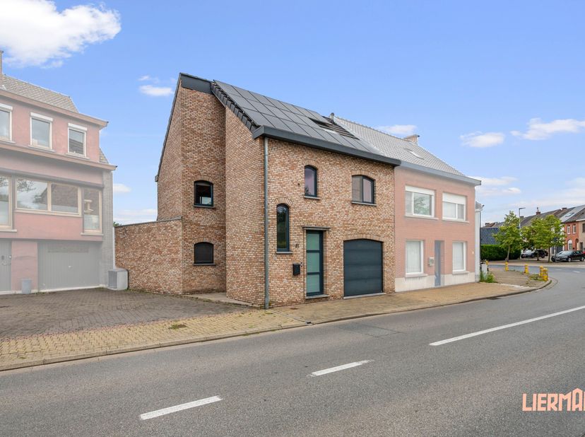 -- Bezoekmoment enkel op afspraak --<br />
Op zoek naar een ruime, energiezuinige en perfect onderhouden woning? Dan is deze lichtrijke ééngezinswonin