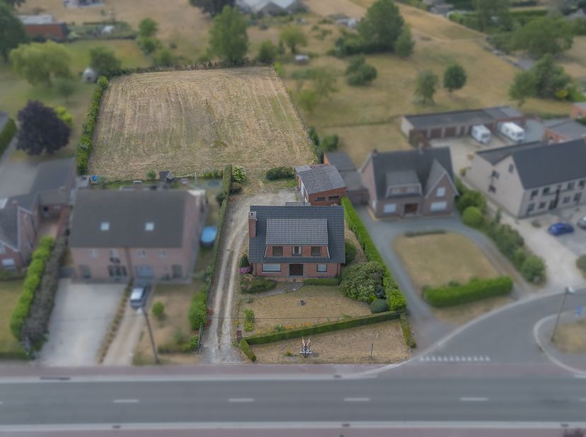 EERSTE BEZOEKDAG ZONDAG 23/08 VAN 14U TOT 16U (enkel op afspraak!)<br />
WETTEREN - Residentieel gelegen, vlakbij het centrum van Wetteren ligt deze k