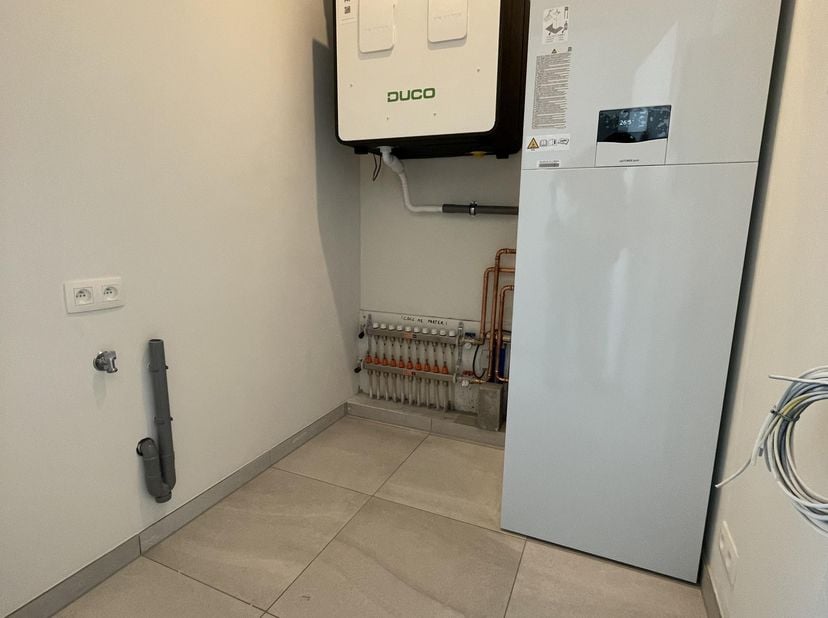 Residentie Marcus omvat 6 zonnige appartementen met telkens 2 slaapkamers.<br />
In de ondergrondse kelder zijn er ruime privatieve bergingen.<br />
O
